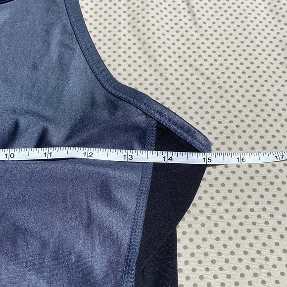 🌸Alala fitted wicking racerback performance tank in grey and black - Picture 9 of 11